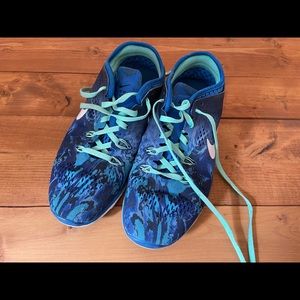 Nike tennis shoes. Women’s size 7.